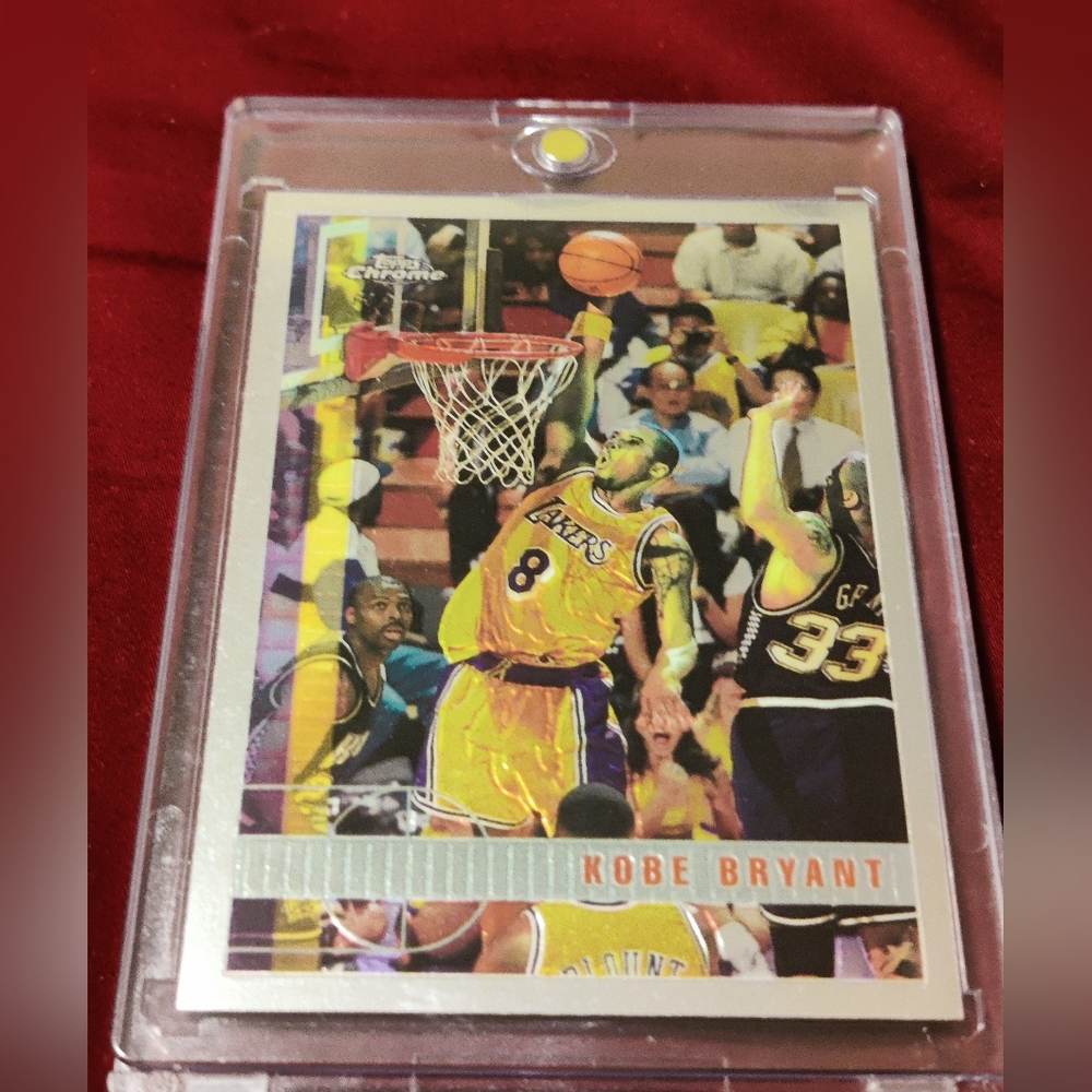 Kobe Bryant 2nd Year Topps Chrome Card Dunking In 10 graded Cond.